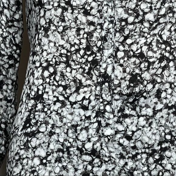 Daisy Fuentes Long Sleeve Black and White Blouse - Picture 6 of 12